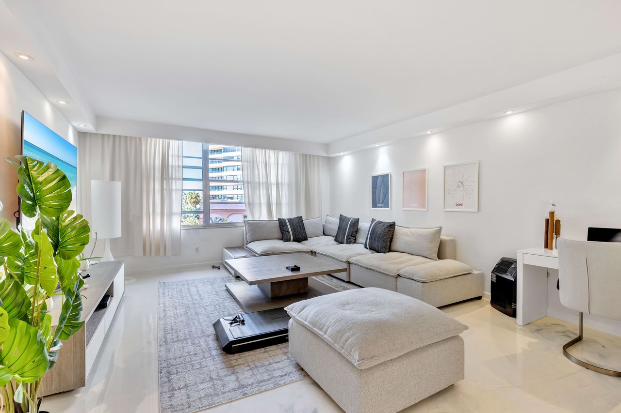 5161 Collins Ave #411 Miami Beach FL-33140