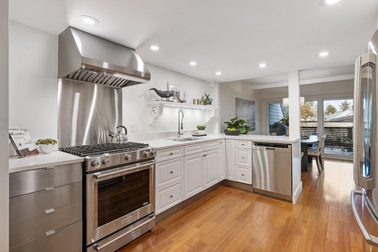 25-4957 Marine Dr