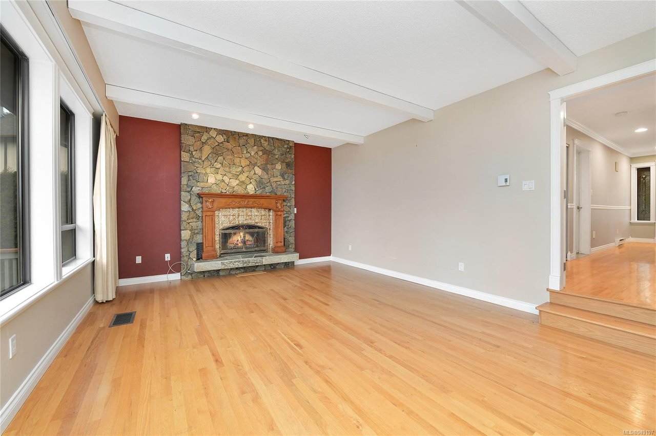 879 Denford Cres