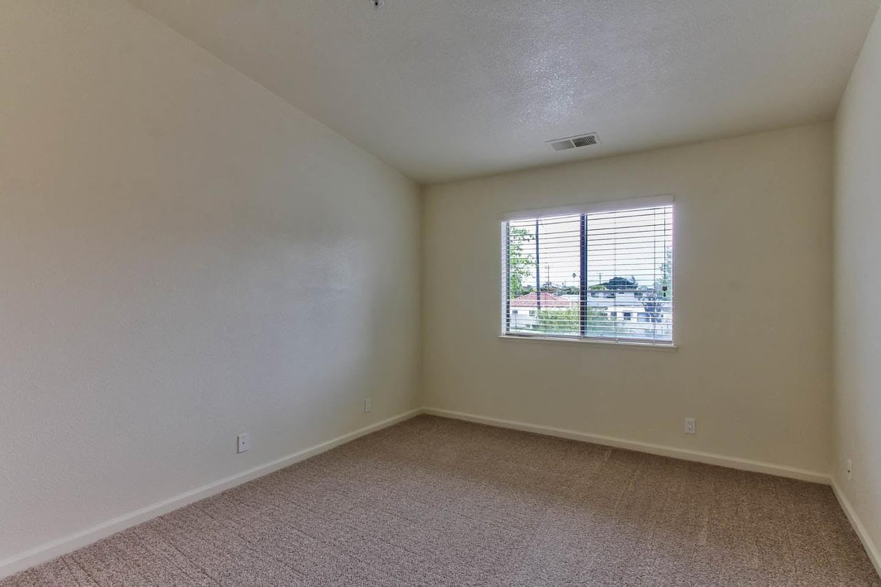 425 W Laurel Dr APT G