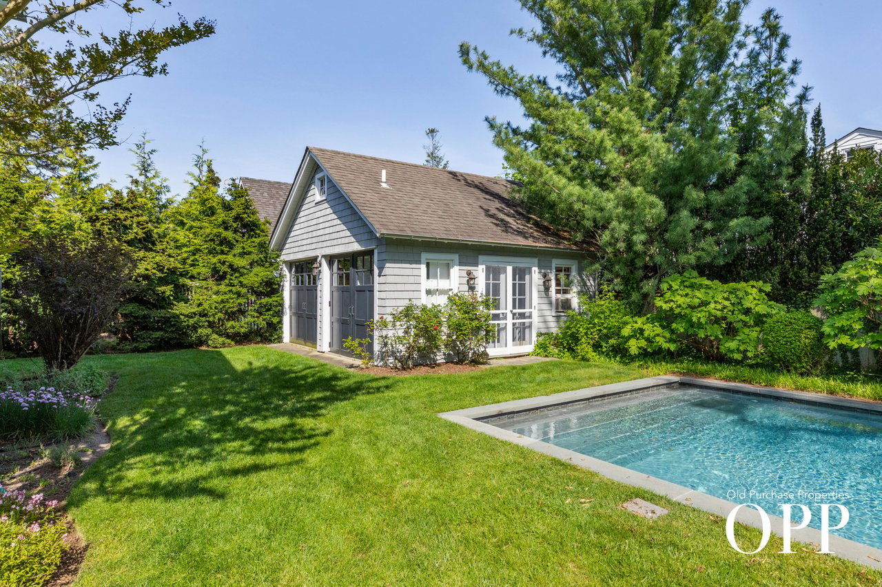 QUINTESSENTIAL BELLPORT COLONIAL