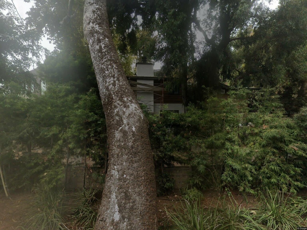 327 E Rustic Rd