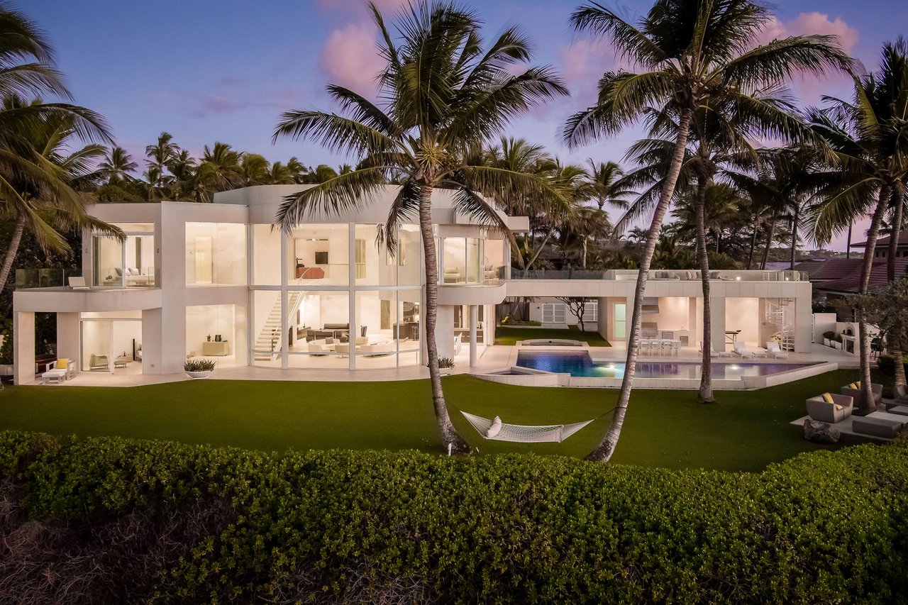 In One of Maui’s Biggest Deals, Waterfront Home Sells for $32.67 Million