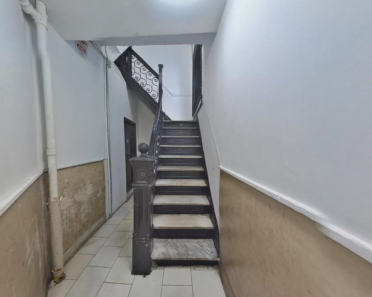 615.5 Hudson Street, Apt 8