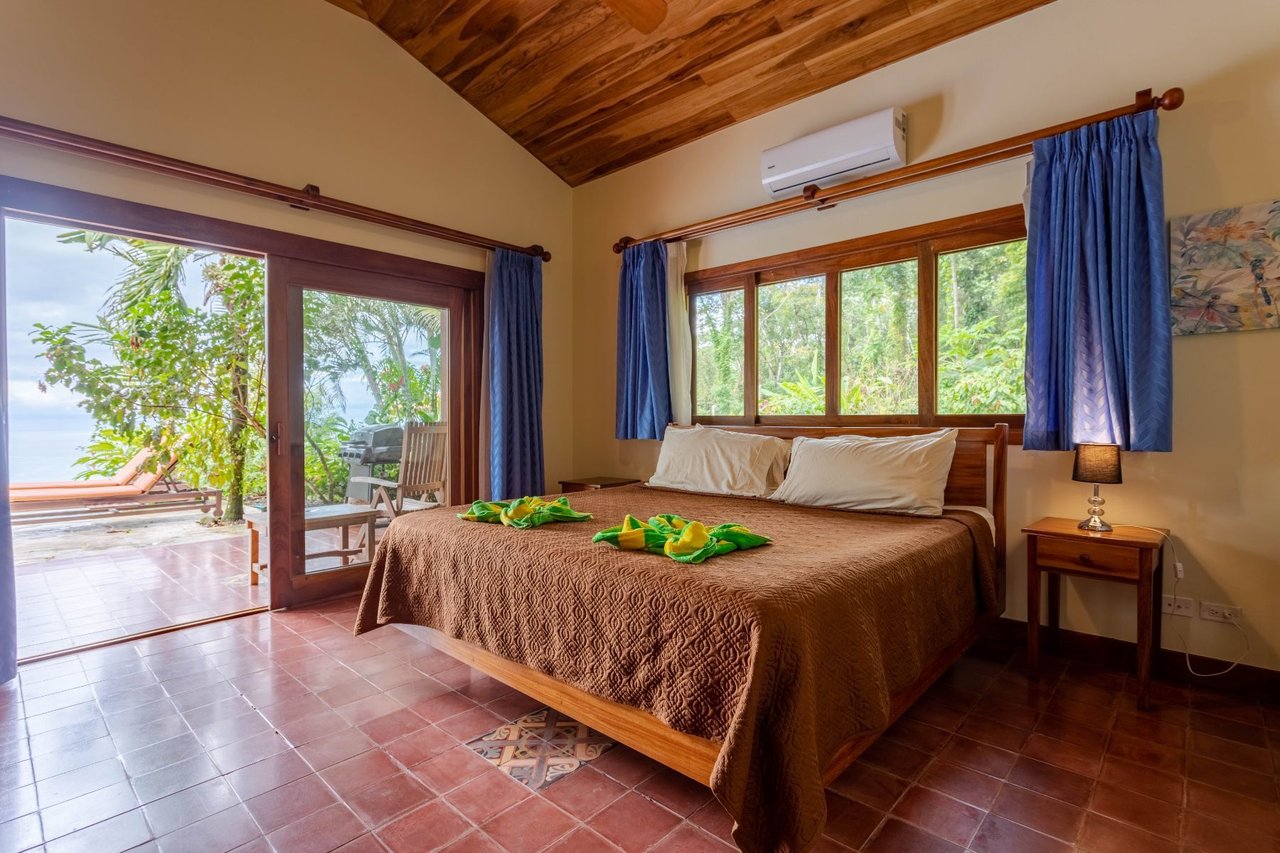 Solar Powered Ocean View Estate, Dominical, Puntarenas