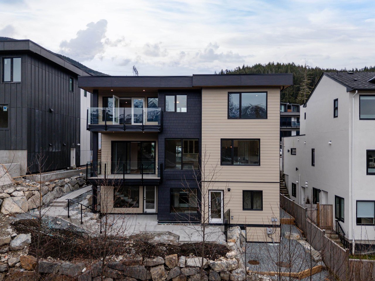 13-3385 Mamquam Rd