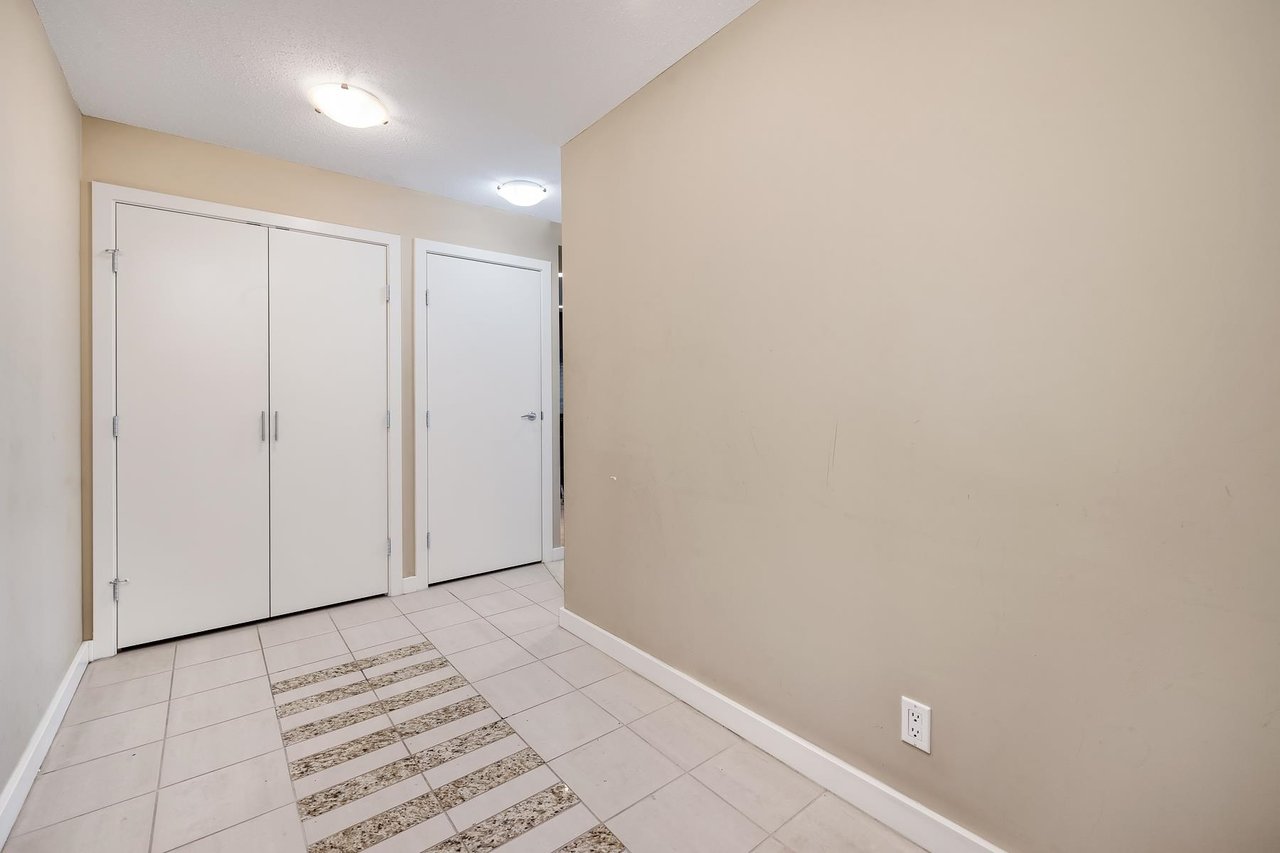 1903-455 Beach Cres