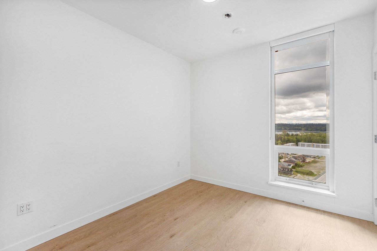 2105-200 Klahanie Ct
