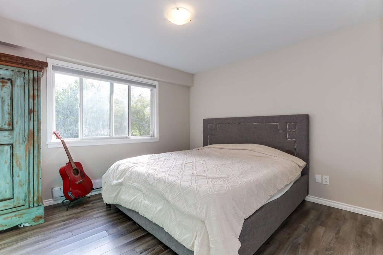 2552 Jura Cres