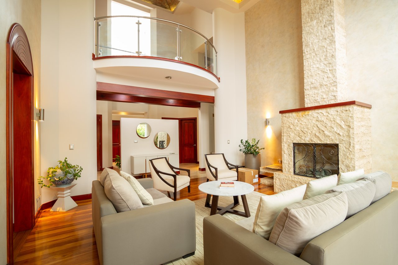 Classic Luxury Pool Estate, Curridabat, San Jose