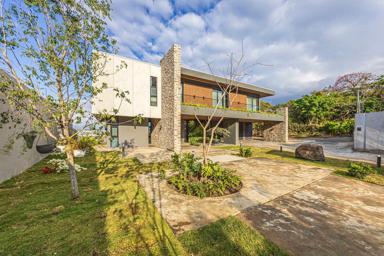 Panoramic City View Estate Home, Escazu, San Jose