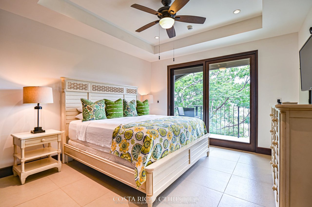 360 - 306 Splendor Condo
