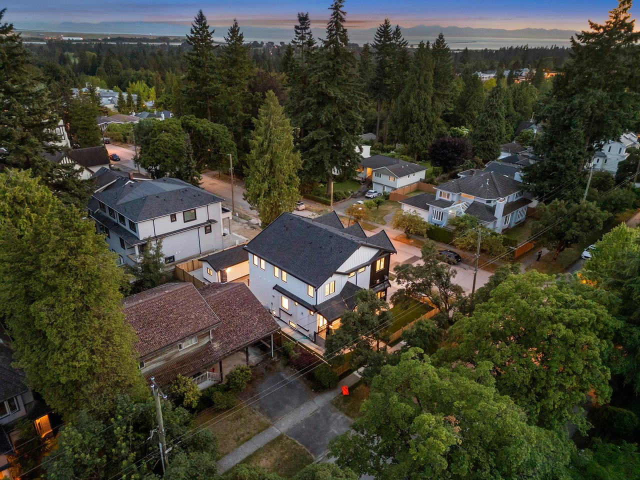 5528 Balaclava St