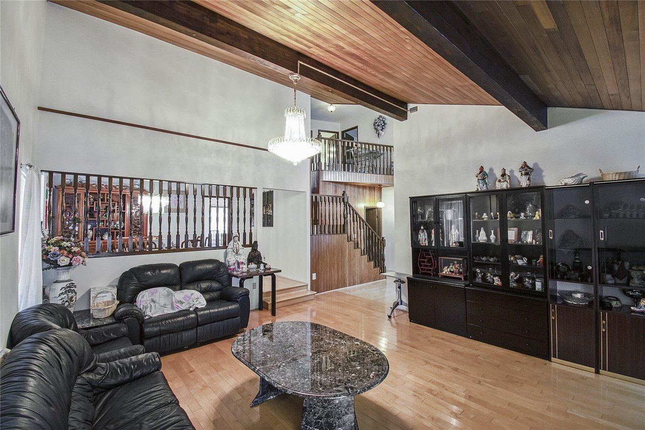 2920 Camrose Dr