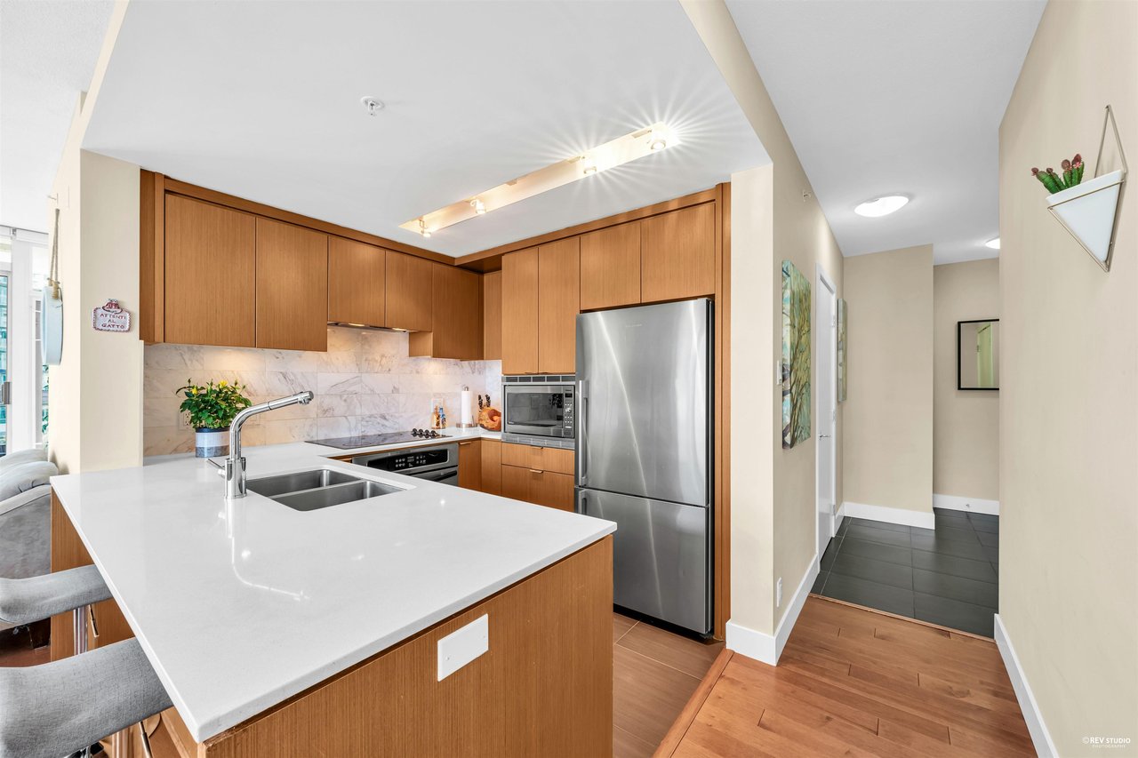 702-158 W 13th St