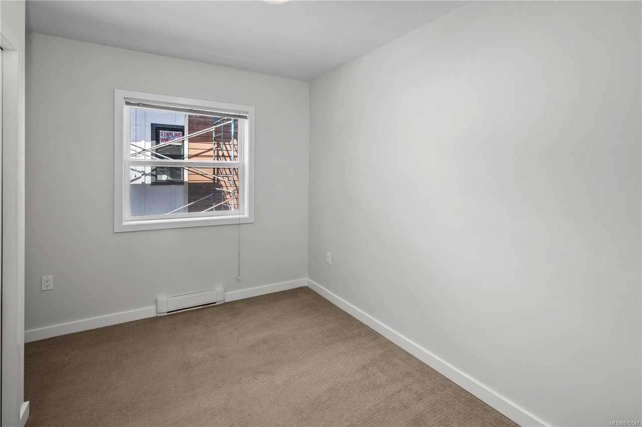 1054 Hillside Ave
