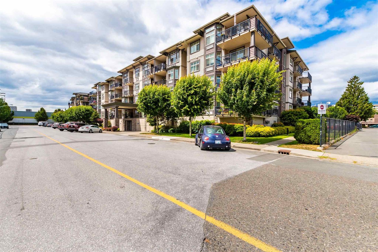 106-45893 Chesterfield Ave