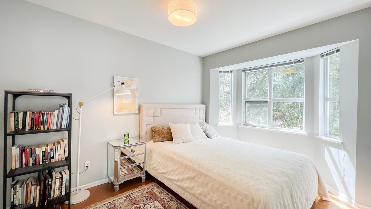 53-650 Roche Point Dr