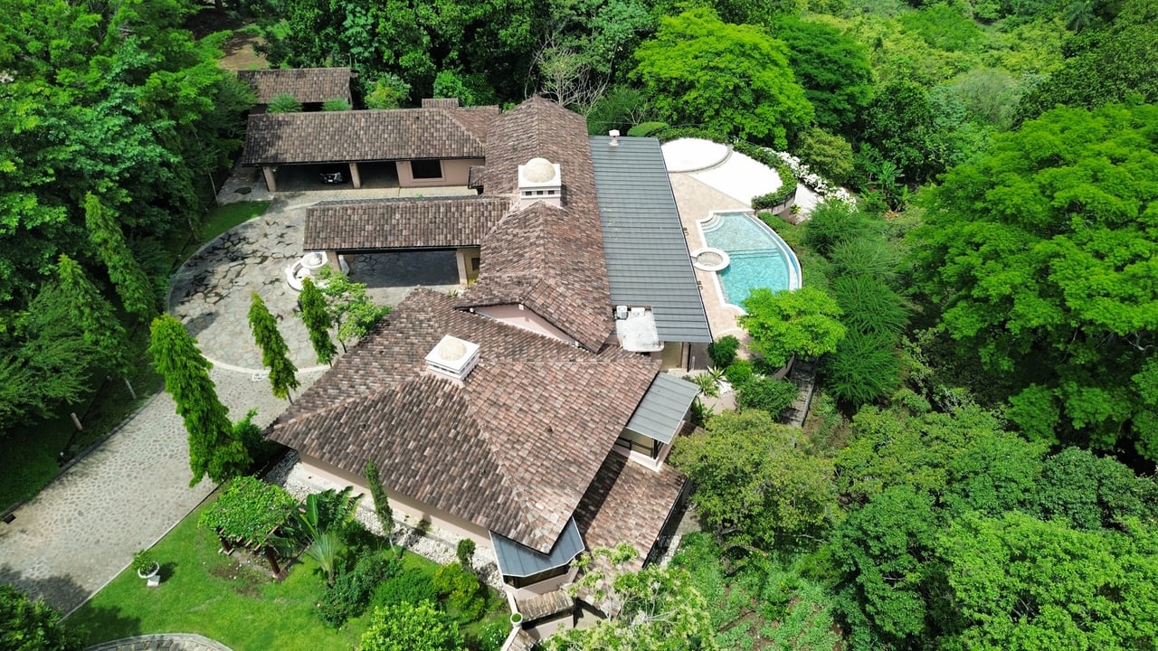 Tuscan Estate with Infinity Pool, Guacima, Alajuela