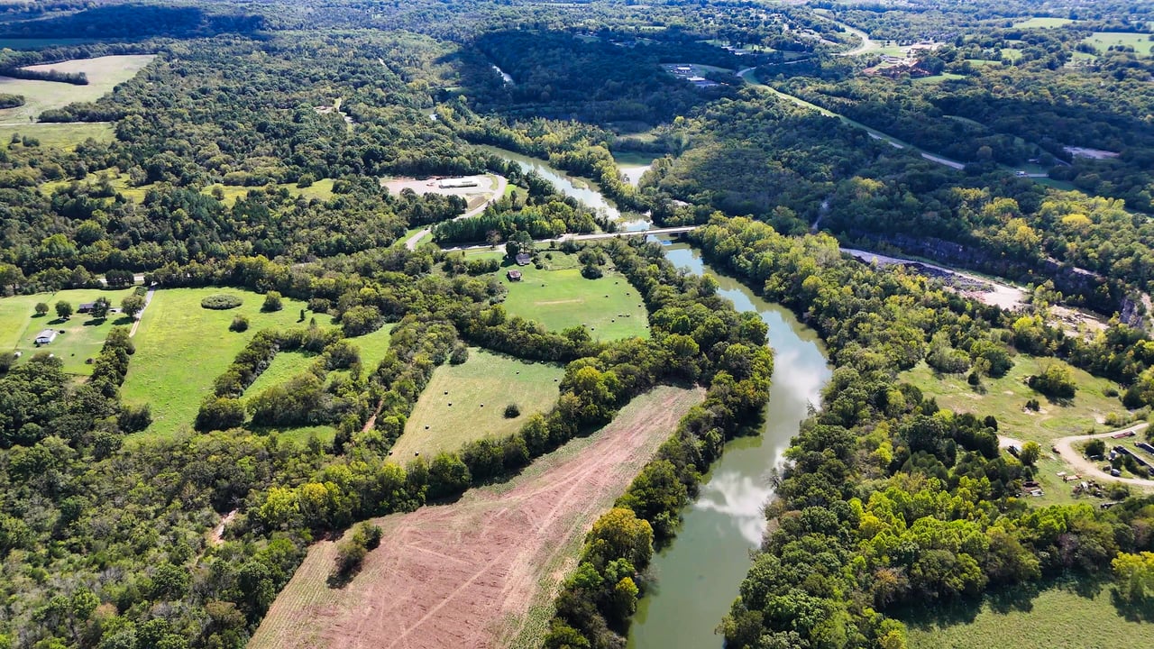 Shawn Tate Lists 426 Acre Bear Creek Bluffs In Columbia Tennessee for $19M