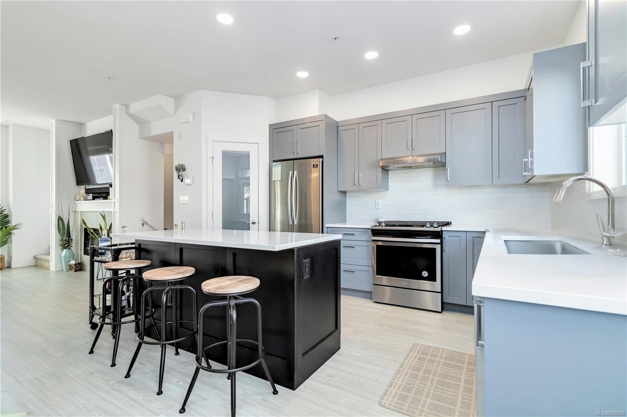 21-370 Latoria Blvd, Colwood
