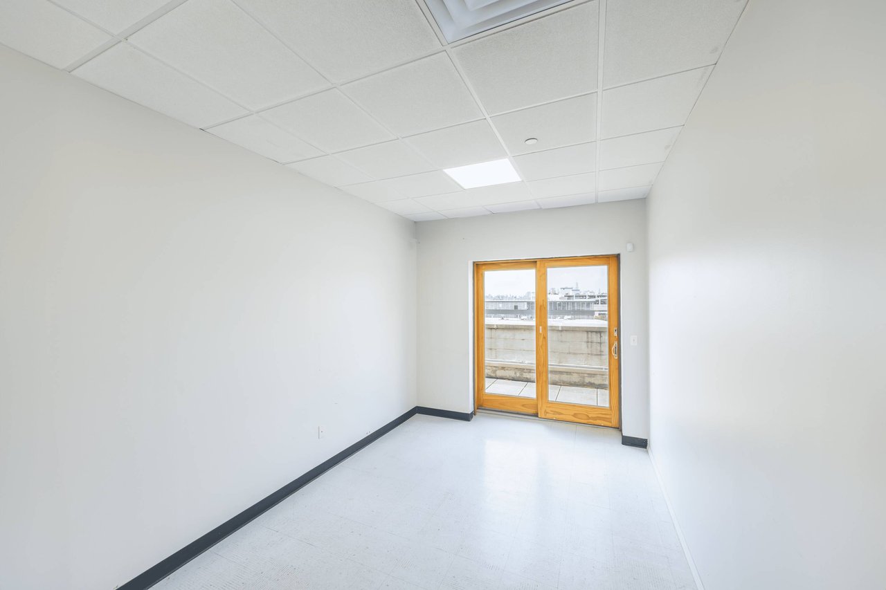 58 -48/46 59th - Office