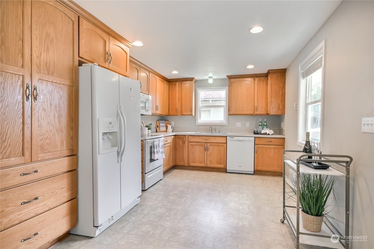 29 W Intercity Ave