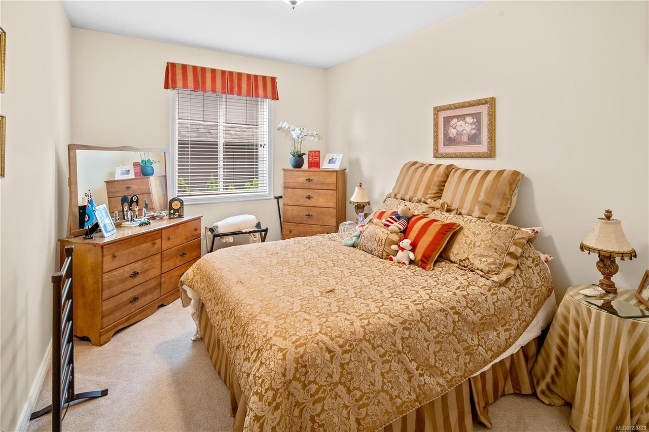 1260 Rockhampton Close