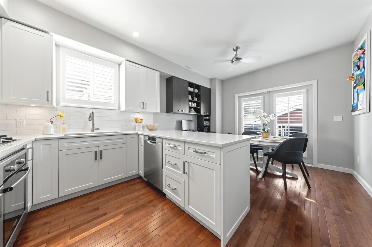 221 E 18th St
