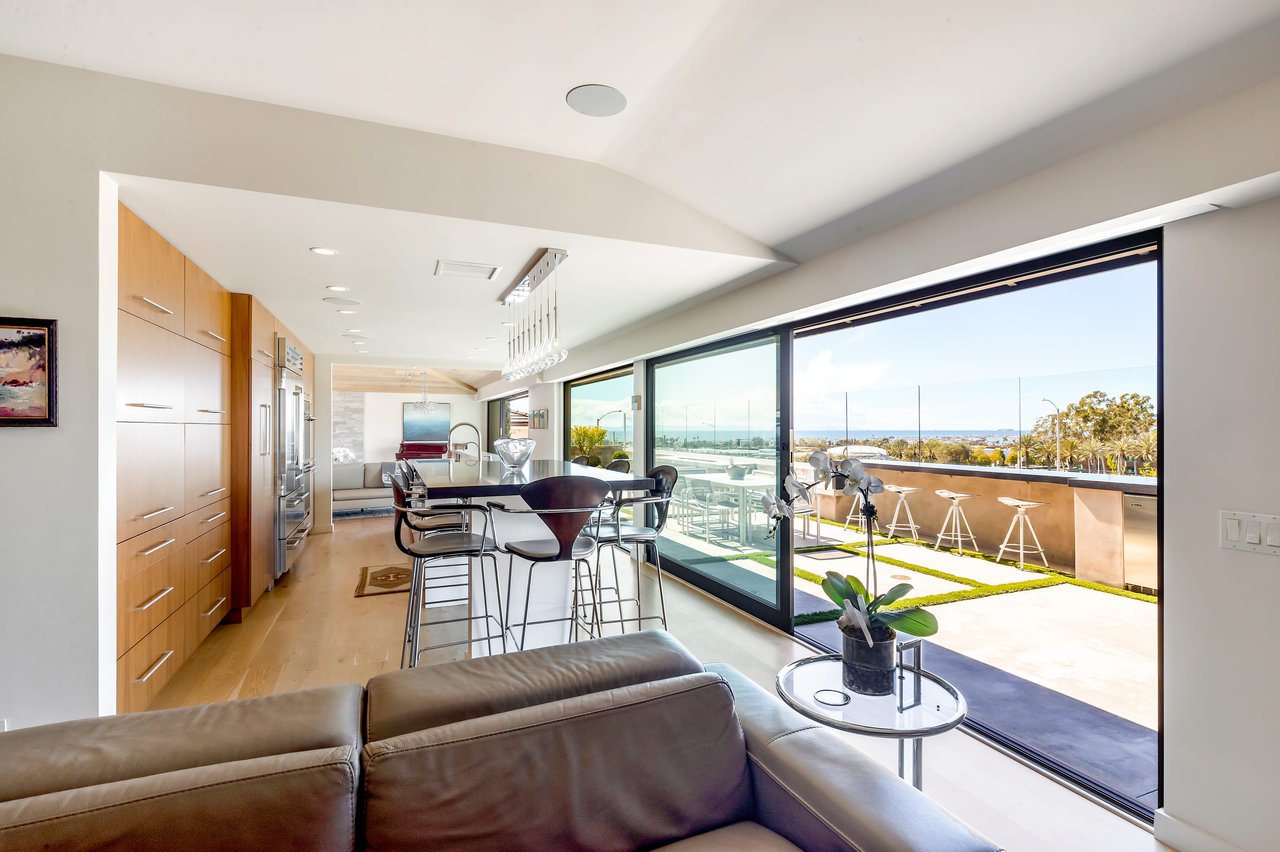 1227 Surfline Way