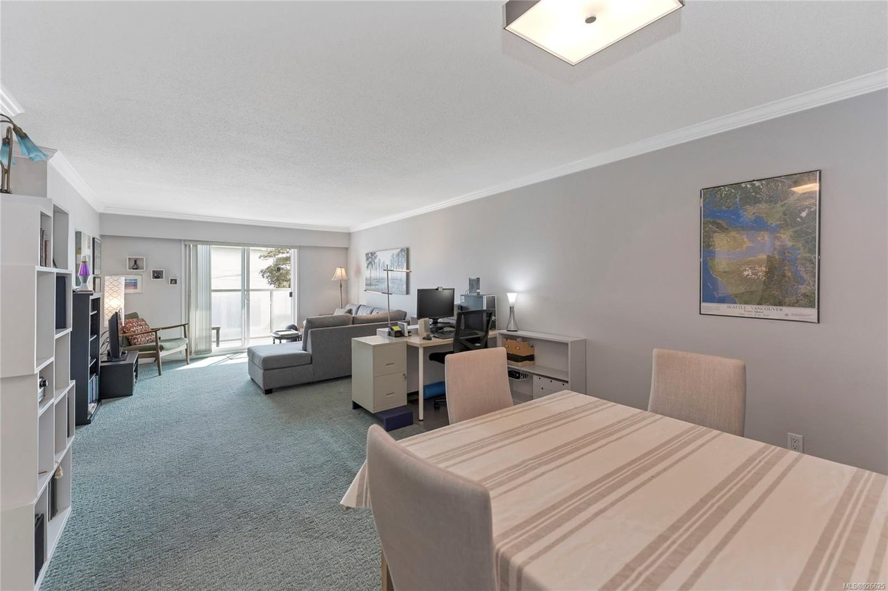 204-848 Esquimalt Rd