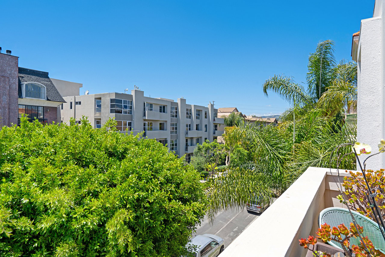 Gorgeous Westwood Penthouse