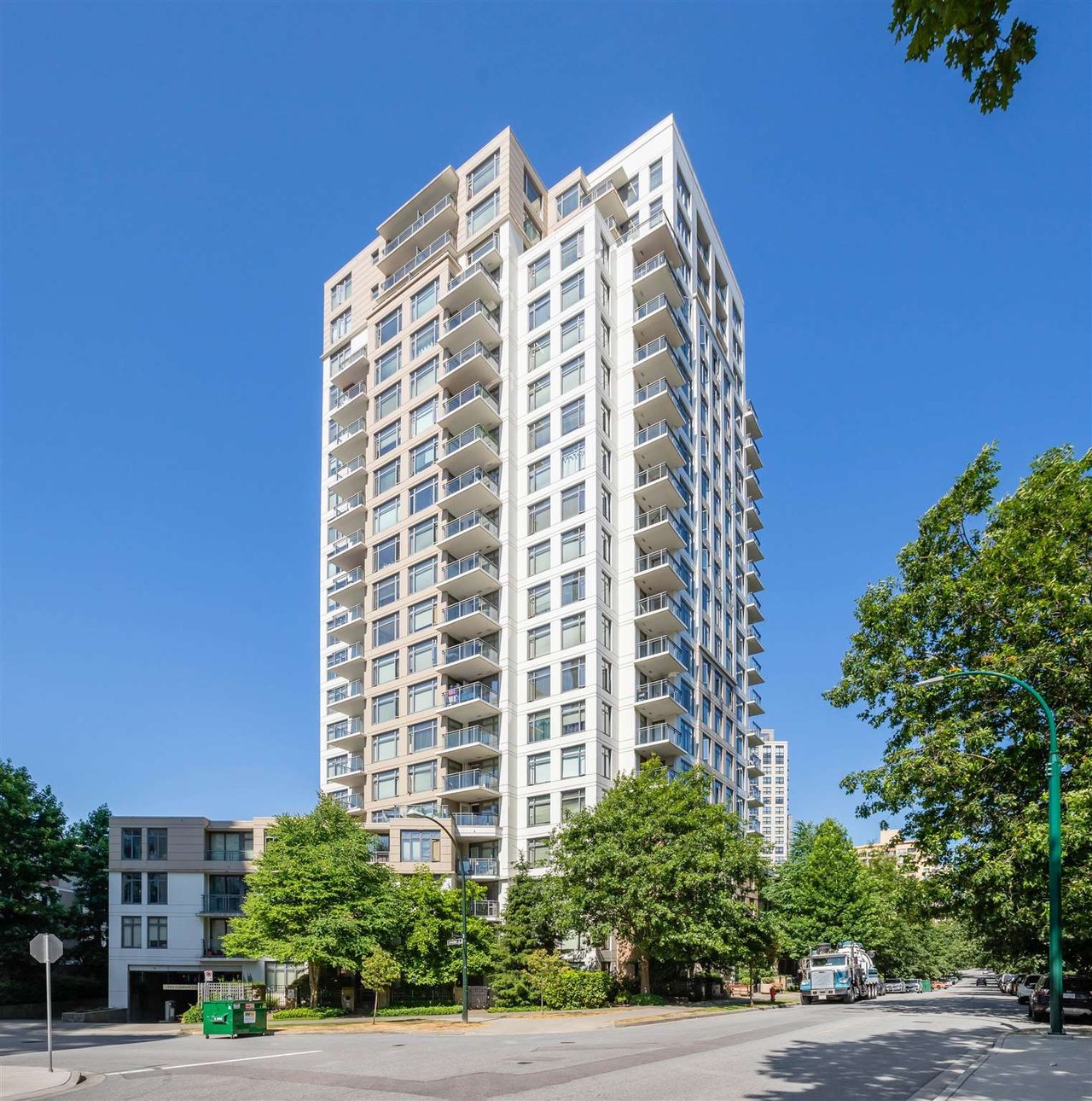 1910-3660 Vanness Ave