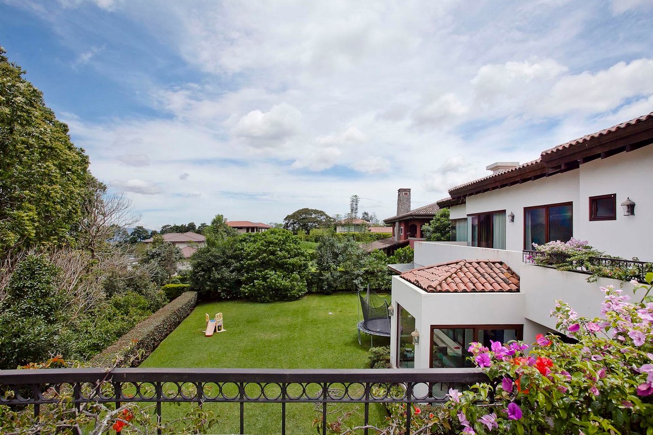 Grand Golf Course Luxury Estate, Curridabat, San Jose