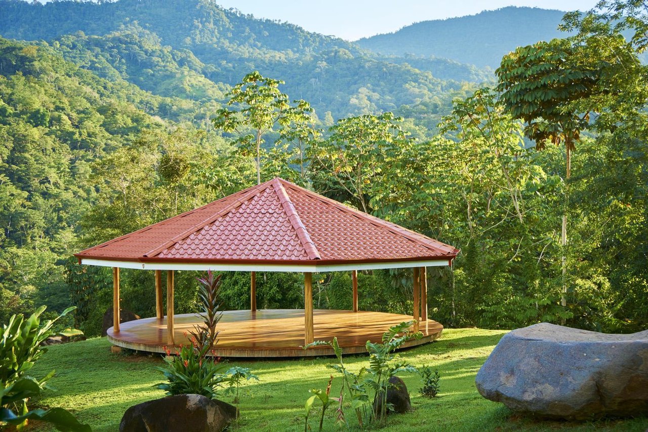 Uvita, Jungle Retreat Center on the Uvita River. Private and 17 Acres