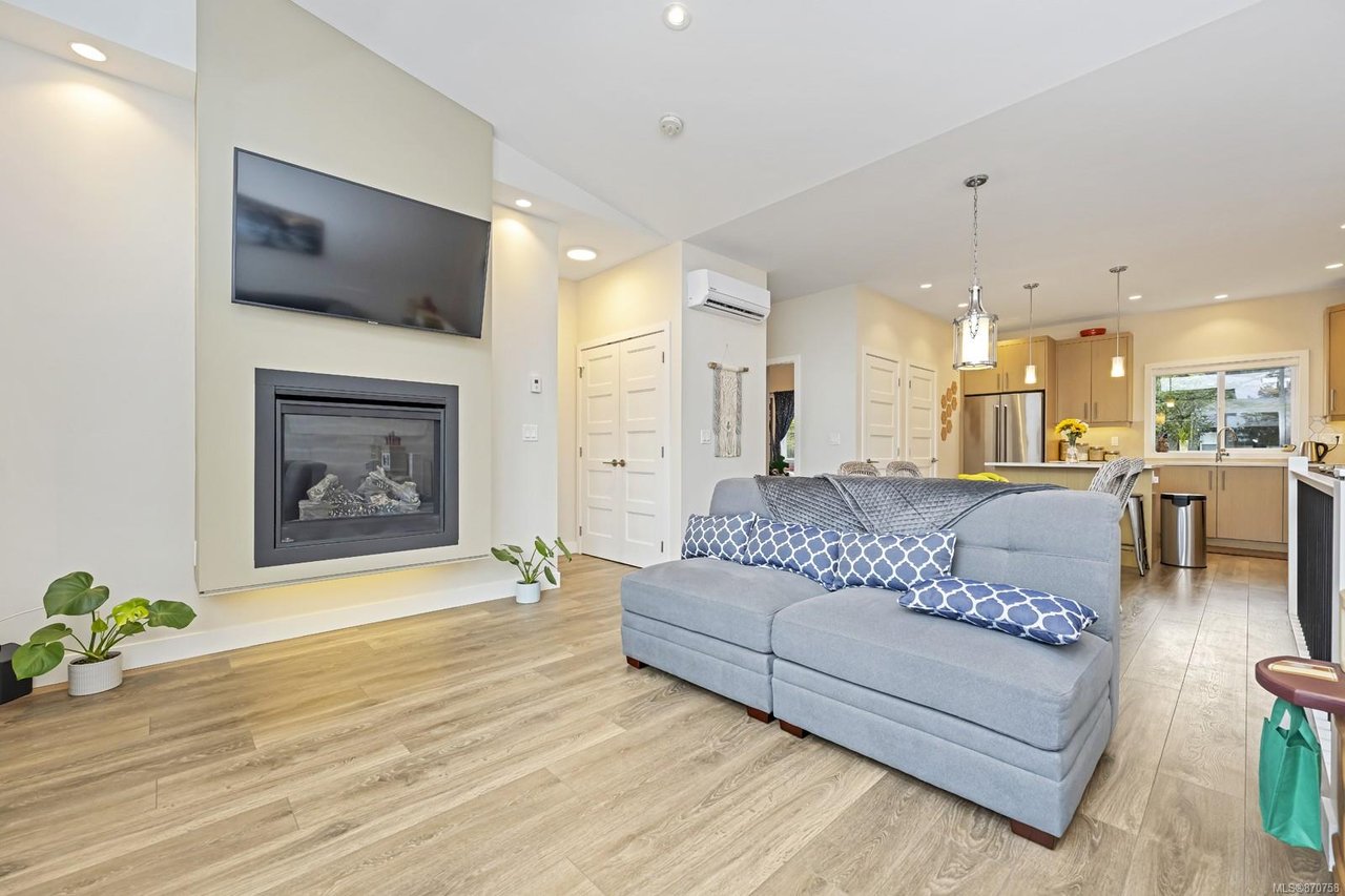 2214 Echo Valley Rise, Langford