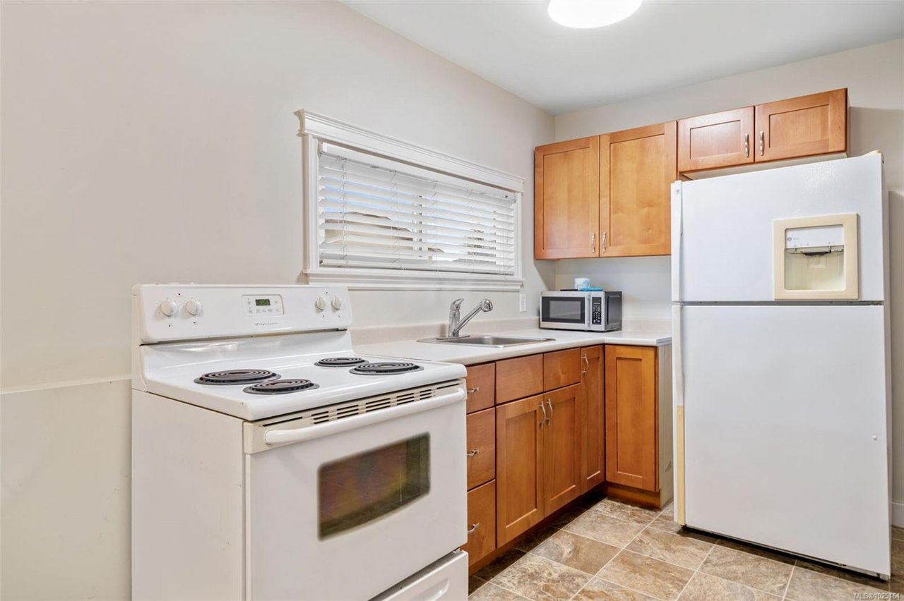 1123 Reynolds Rd, Saanich