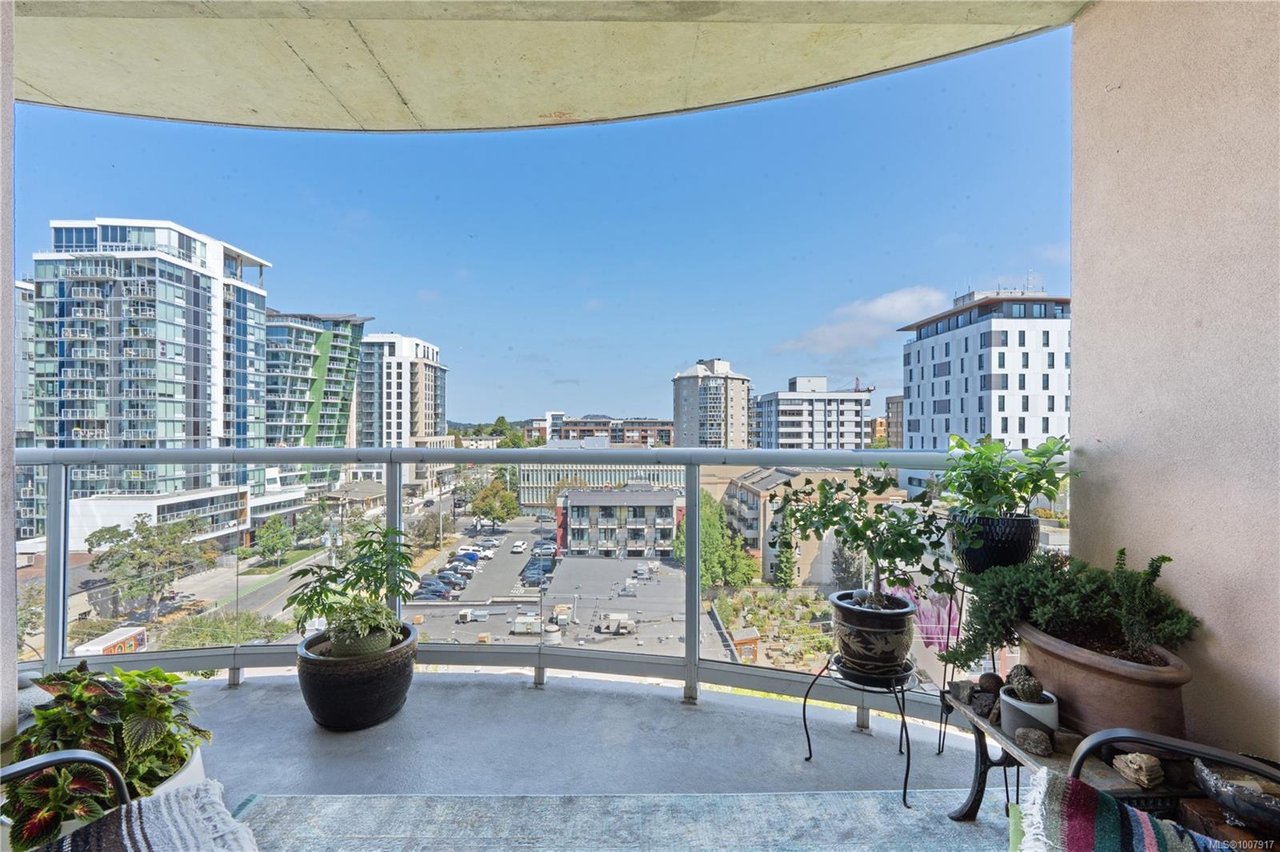 1005-1010 View St