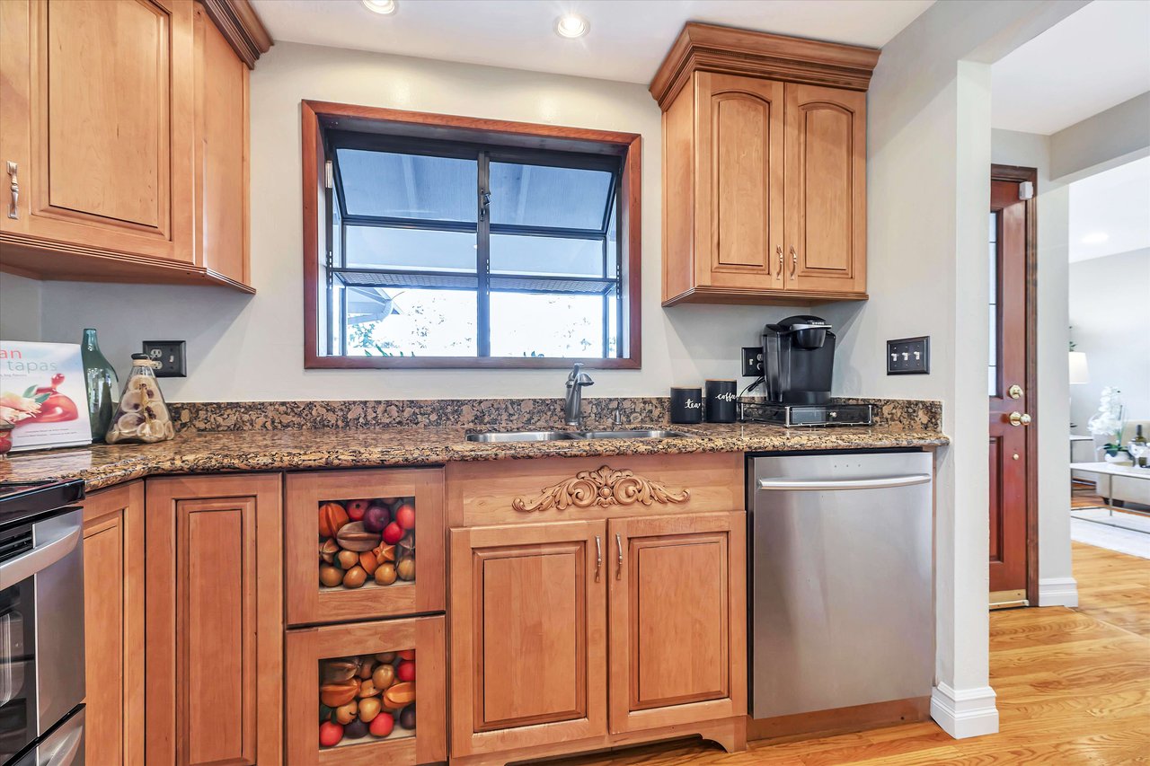 33827 Whitehead Ln