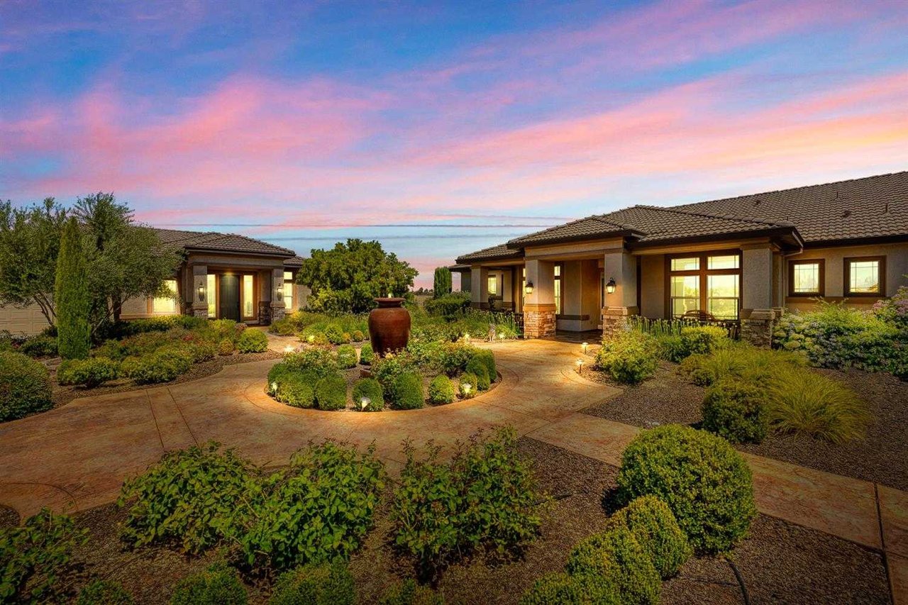 9841 Trailhead Court