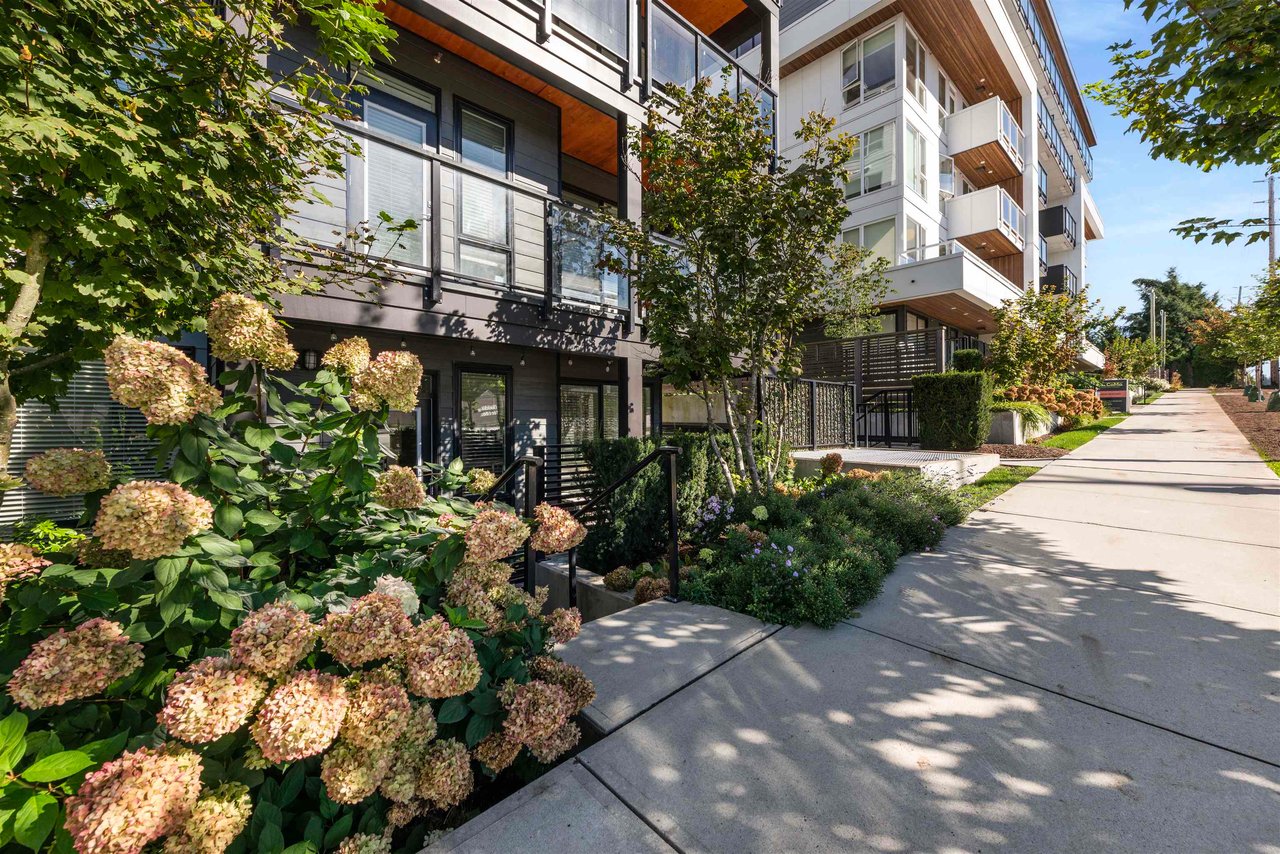 105-707 Como Lake Ave