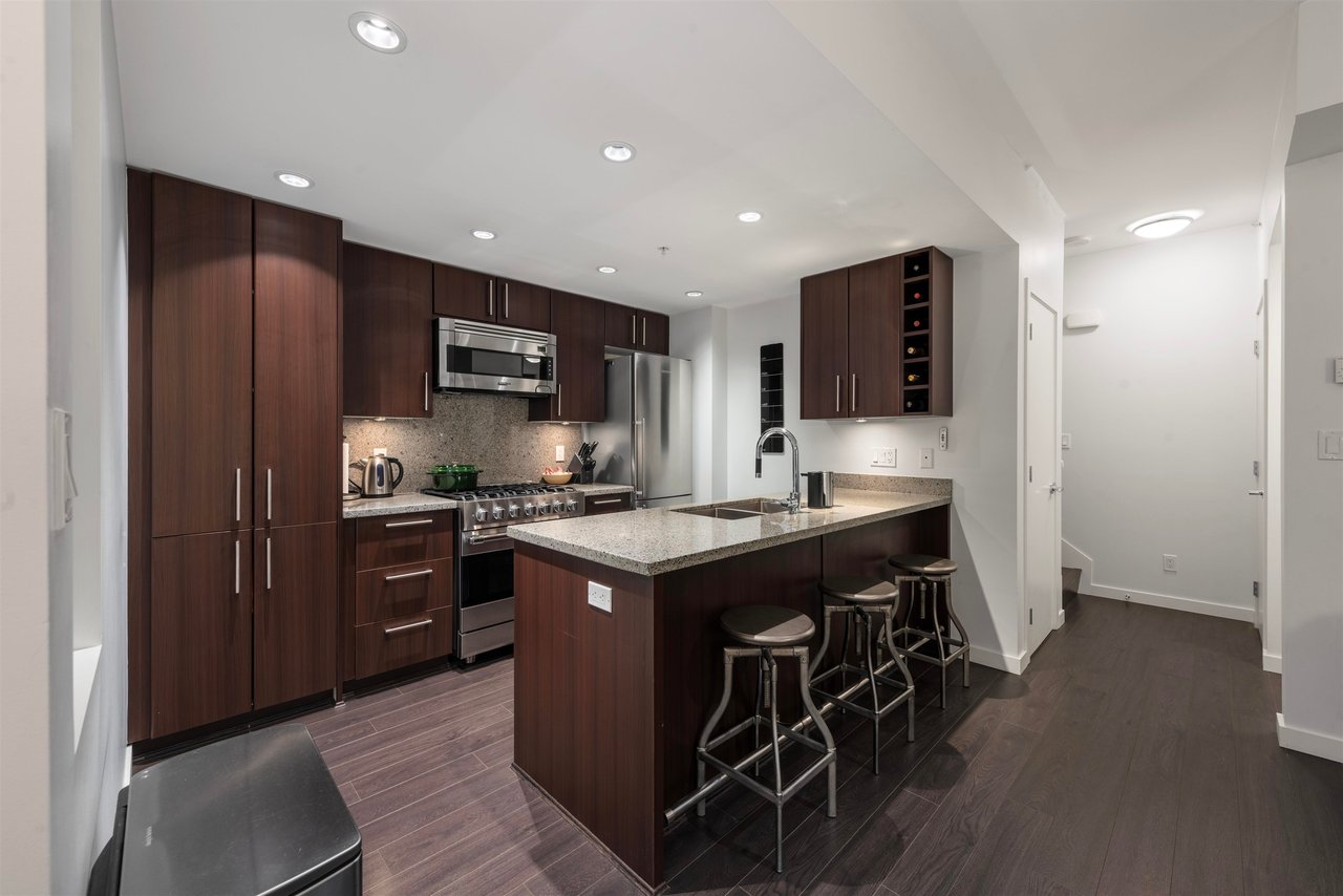 152 W 1st Ave