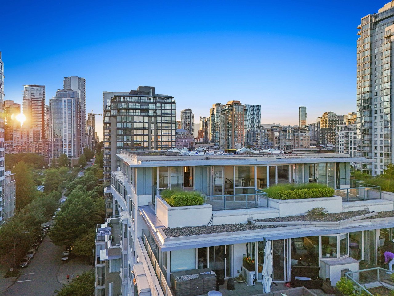1006-1288 Marinaside Cres