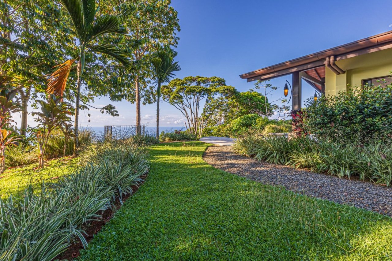Whale Tail View Home, Dominical, Puntarenas
