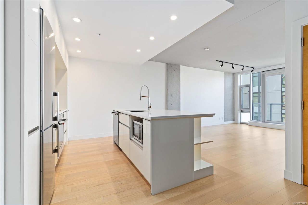 1101-989 Johnson St, Victoria
