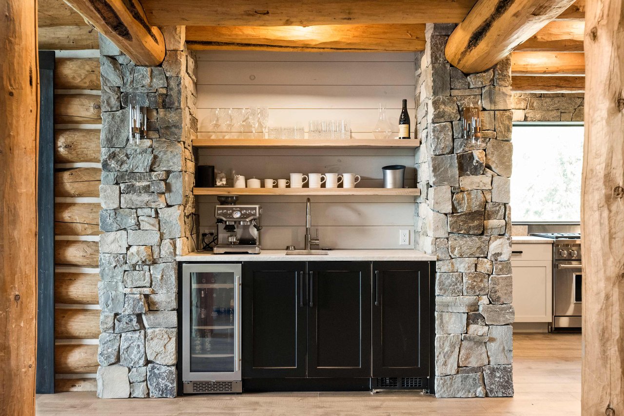  Modern and Chic Log Cabin in Basalt 