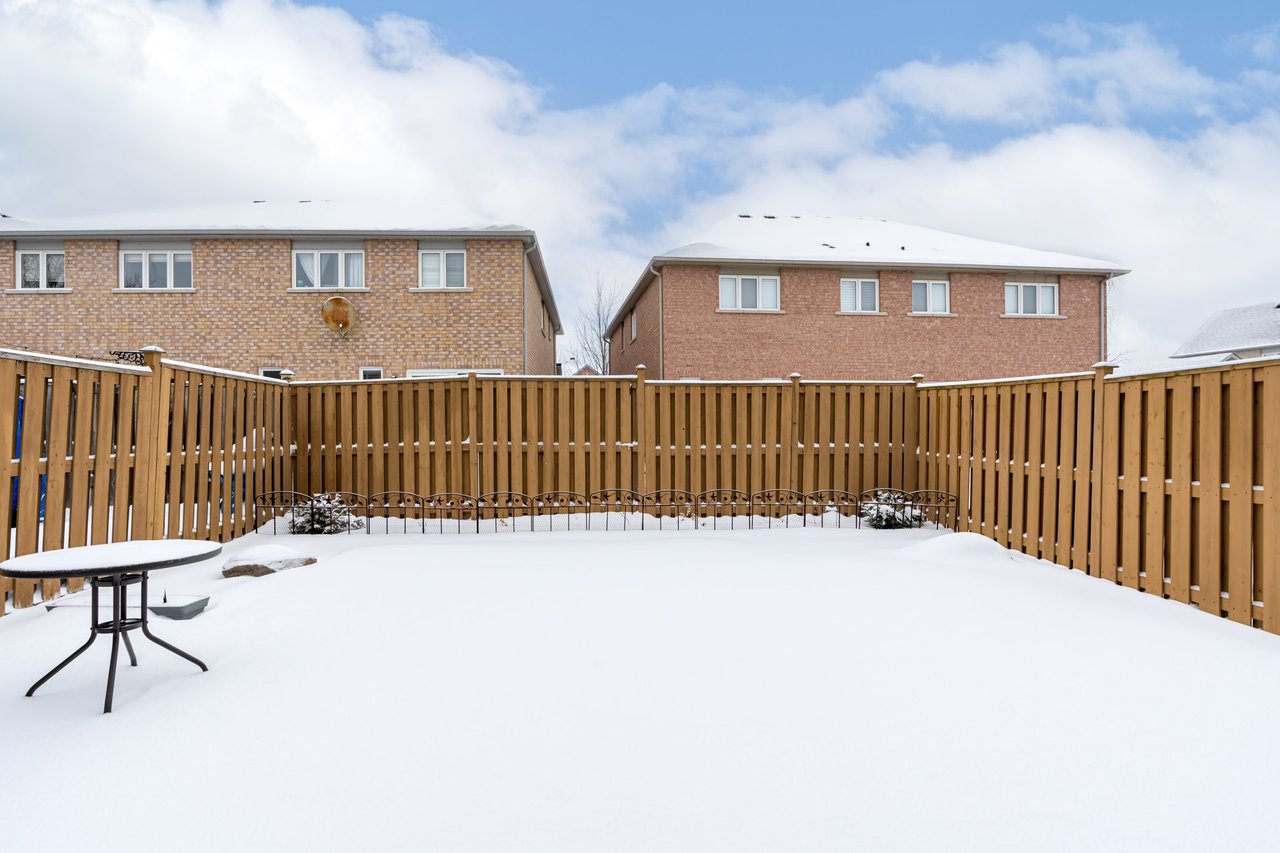 11 Cathmar Dr
