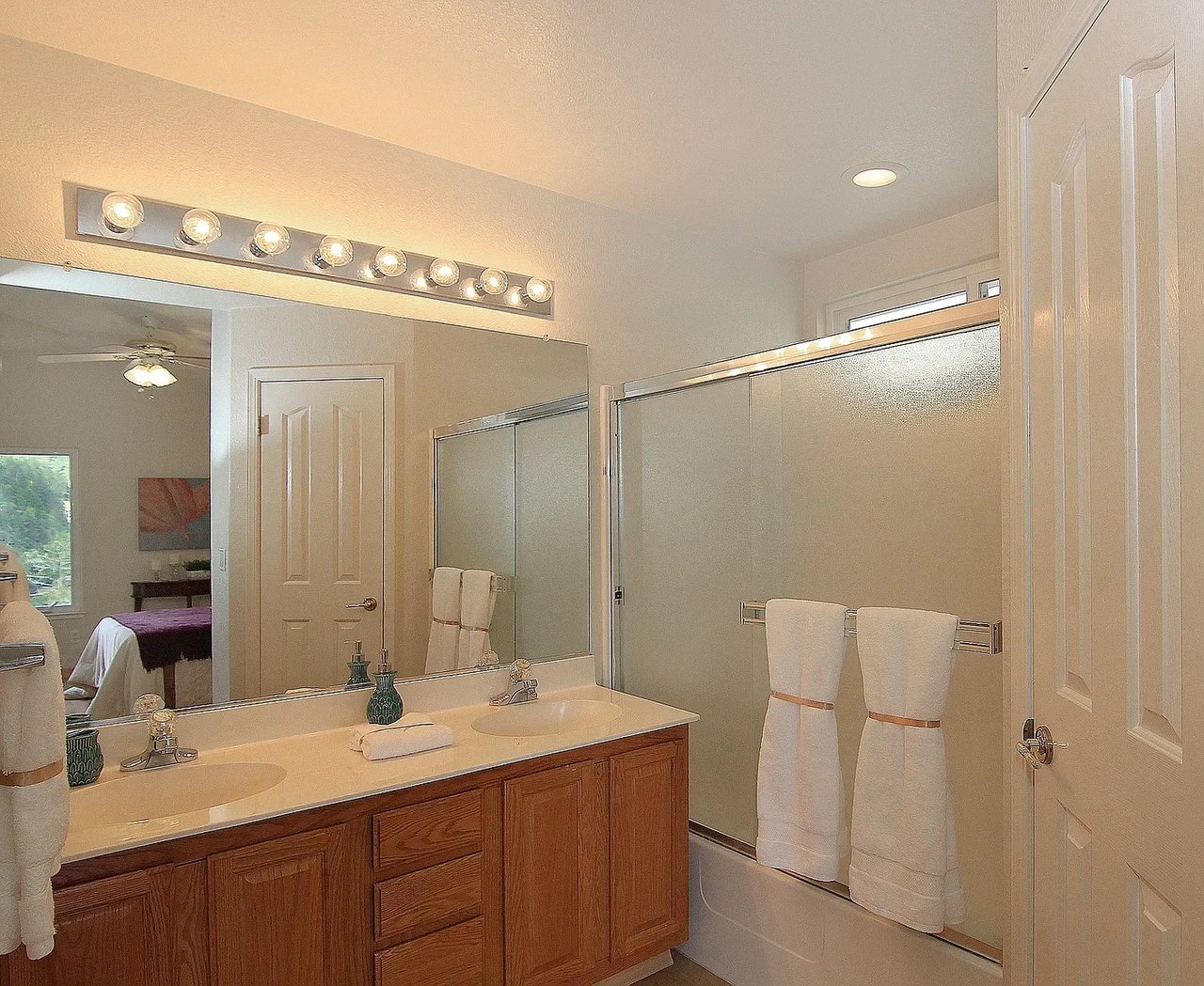905 Coast Range Dr