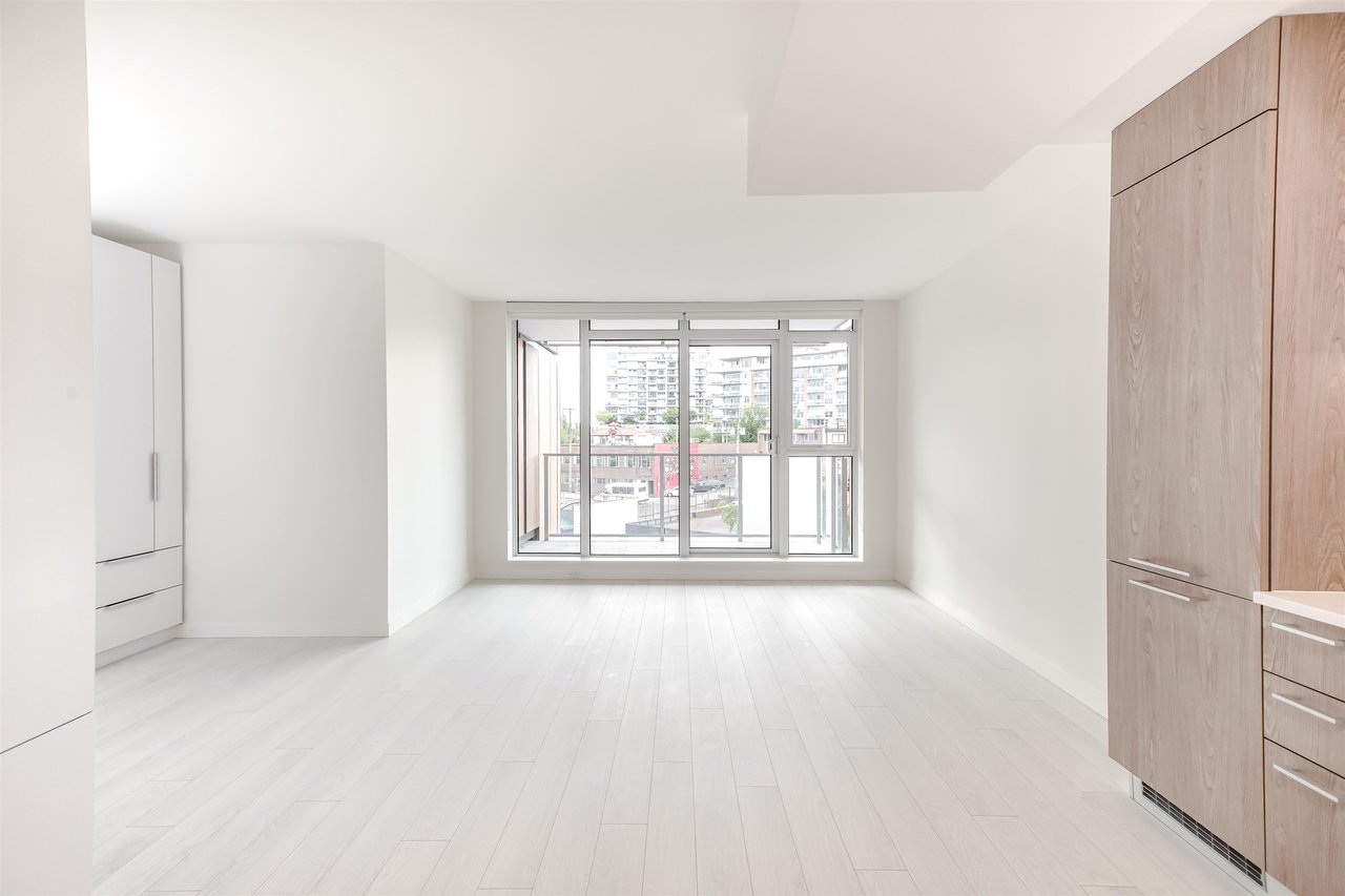 308-285 E 10th Ave