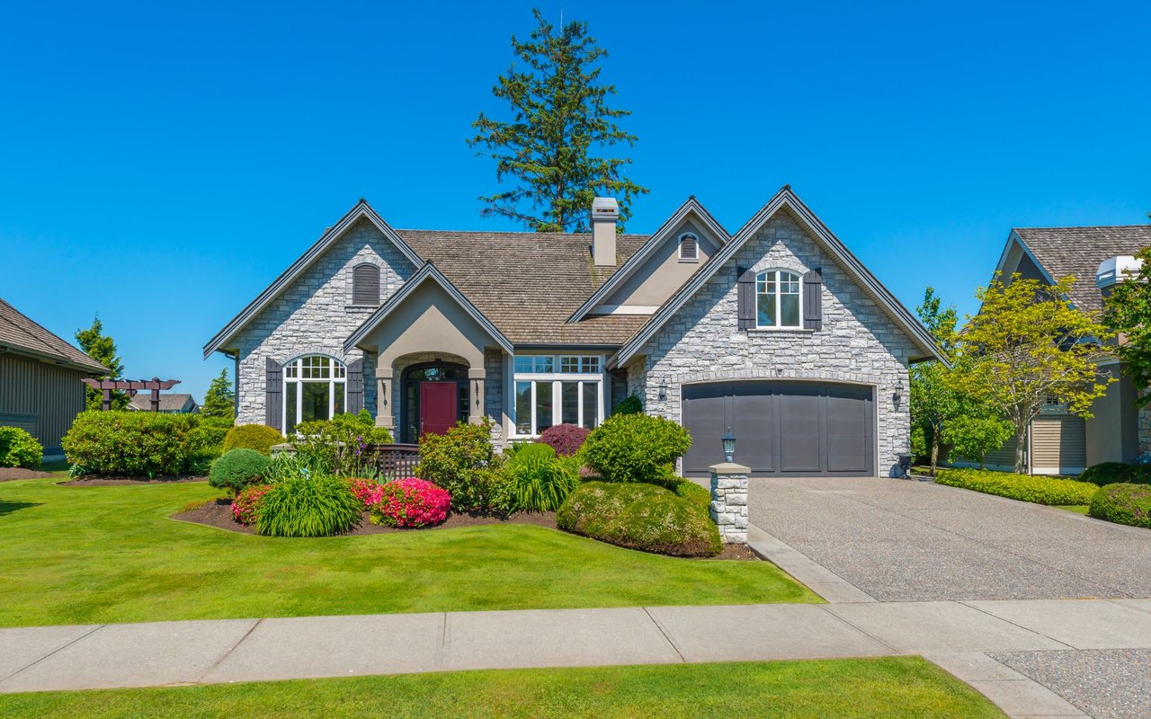 Home for sale in Aurora Ontario, Single family home